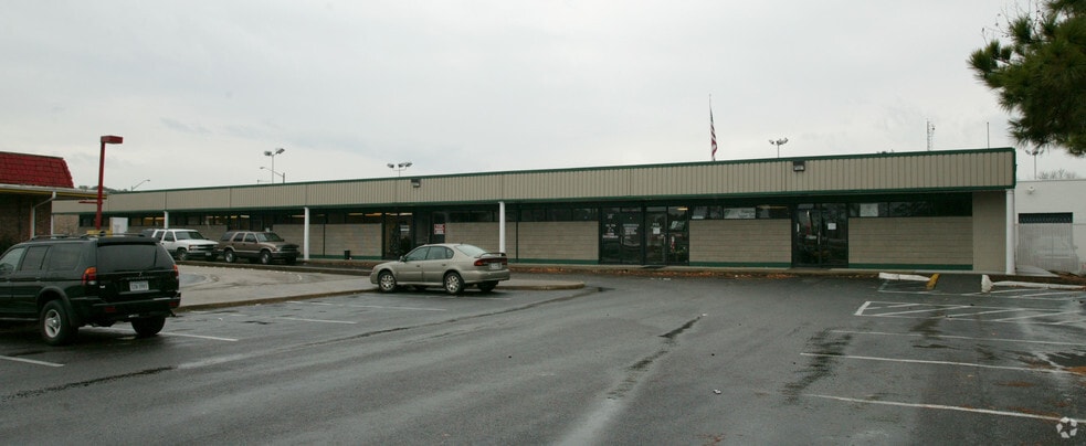 603 J Clyde Morris Blvd, Newport News, VA for lease - Building Photo - Image 3 of 19