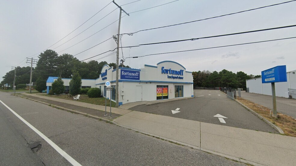 615 W Sunrise Hwy, Patchogue, NY à louer - Photo du bâtiment - Image 1 de 3