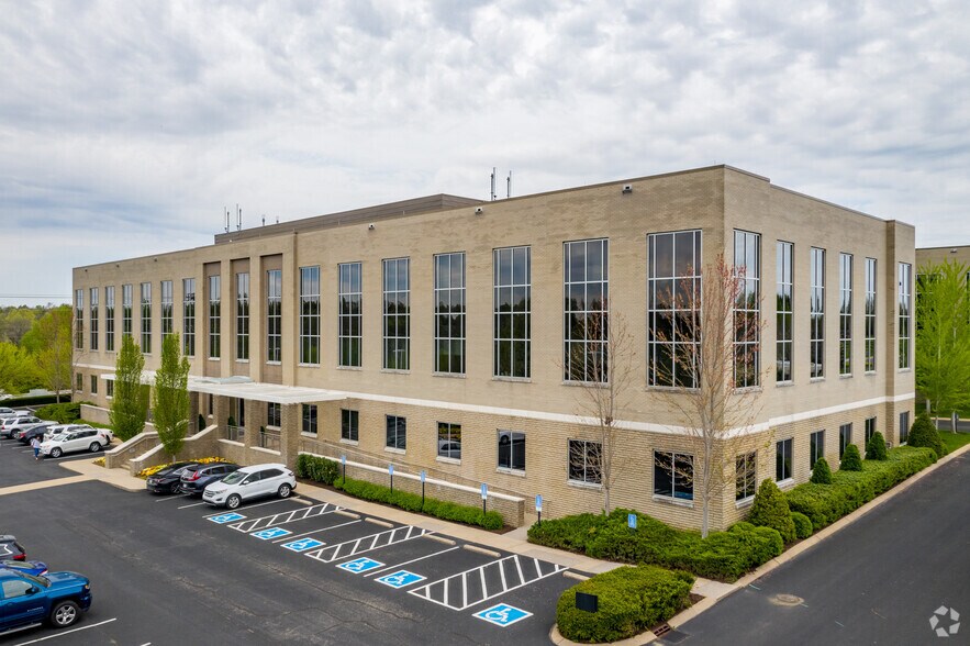 100 Bluegrass Commons Blvd, Hendersonville, TN à louer - Photo du bâtiment - Image 3 de 12