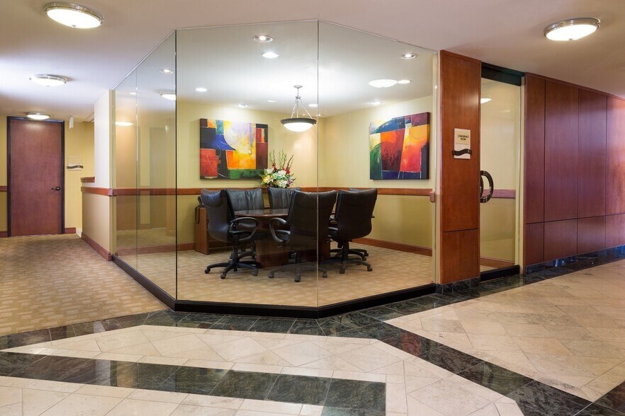 777 E Tahquitz Canyon Way, Palm Springs, CA à louer - Photo du bâtiment - Image 2 de 8