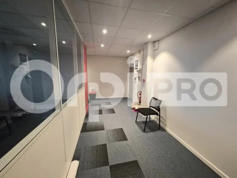 Office in Reims for lease - Interior Photo - Image 3 of 12