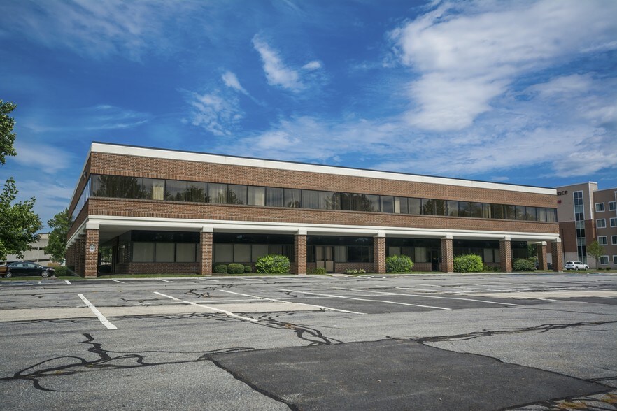 15 Trafalgar Sq, Nashua, NH à louer - Photo du bâtiment - Image 2 de 23