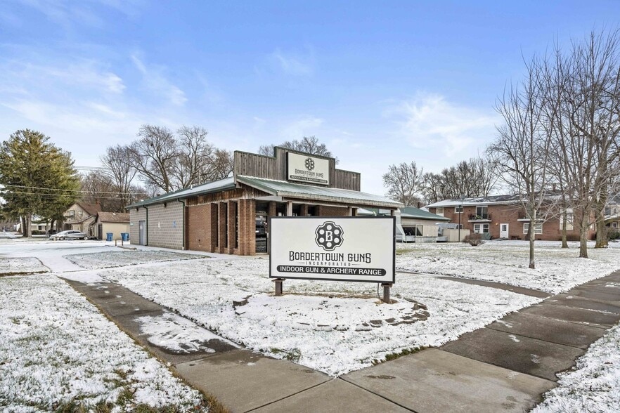 110 Gladiolus St, Momence, IL à vendre - Photo du bâtiment - Image 3 de 8
