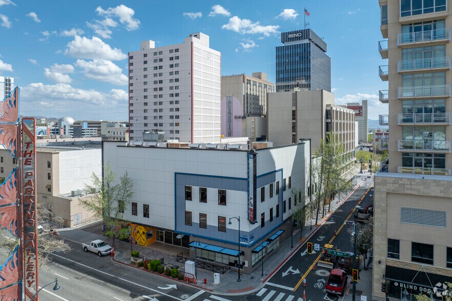 100 N Sierra St, Reno, NV à louer - Photo du bâtiment - Image 2 de 5