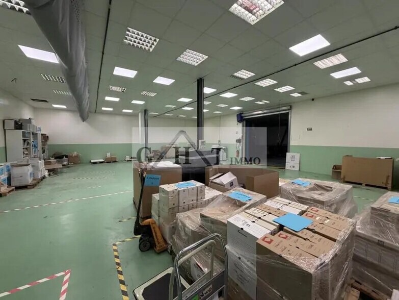 Industrial in Bondoufle for lease - Interior Photo - Image 2 of 3