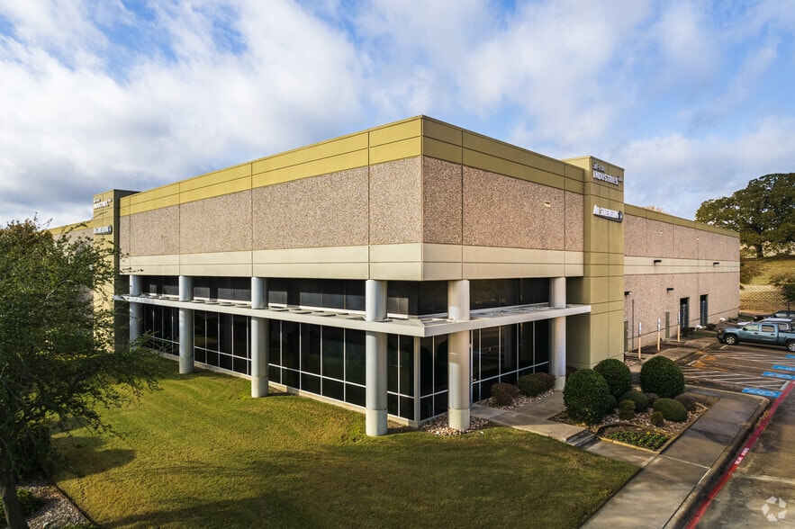 1400 Lakeway Dr, Lewisville, TX for lease - Building Photo - Image 1 of 5