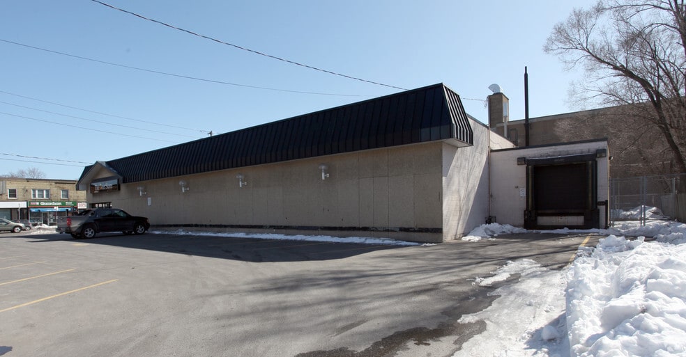 380 Donlands Ave, Toronto, ON à louer - Photo du bâtiment - Image 2 de 3