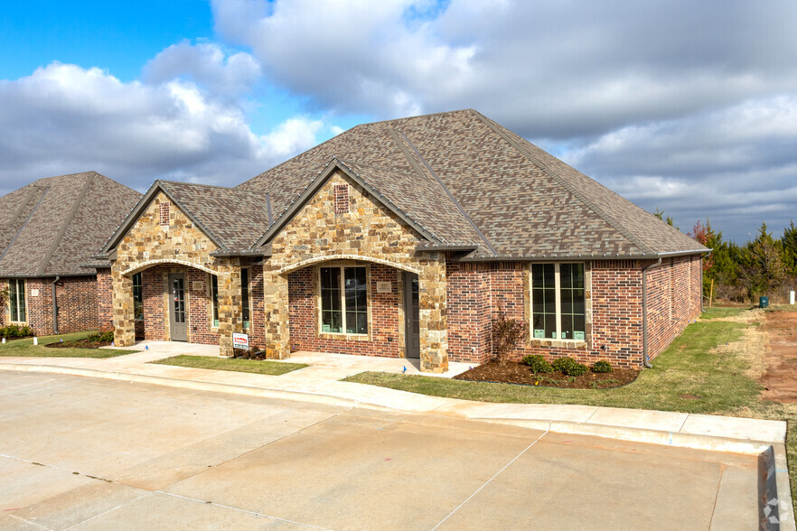 825 Kelly Lakes Pass, Edmond, OK à vendre - Photo principale - Image 1 de 3