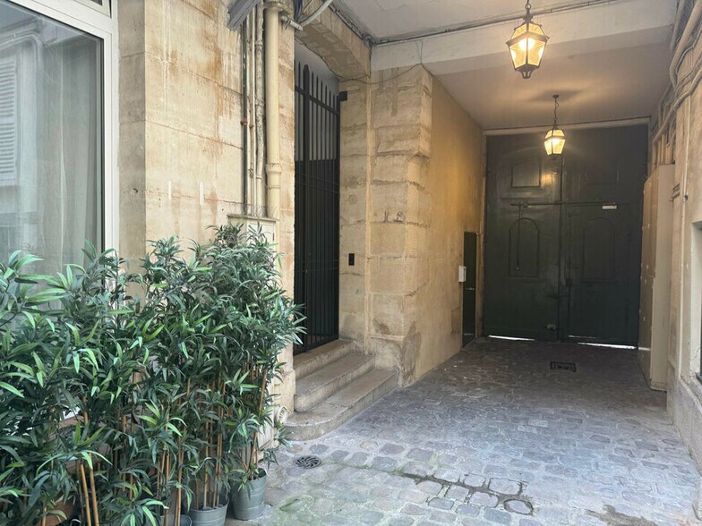 Commerce de détail dans Paris à vendre - Hall d’entrée - Image 2 de 5