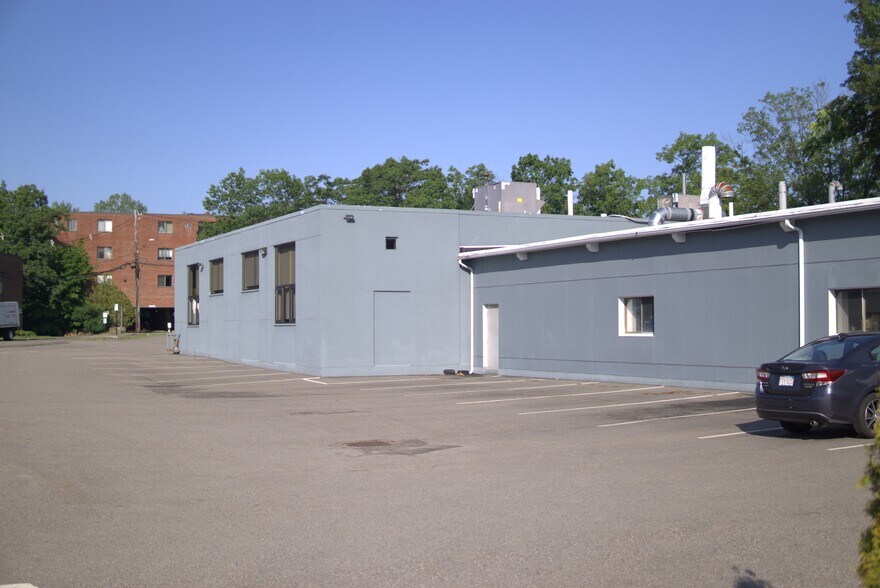 89 Rumford Ave, Newton, MA à louer - Photo du bâtiment - Image 3 de 3