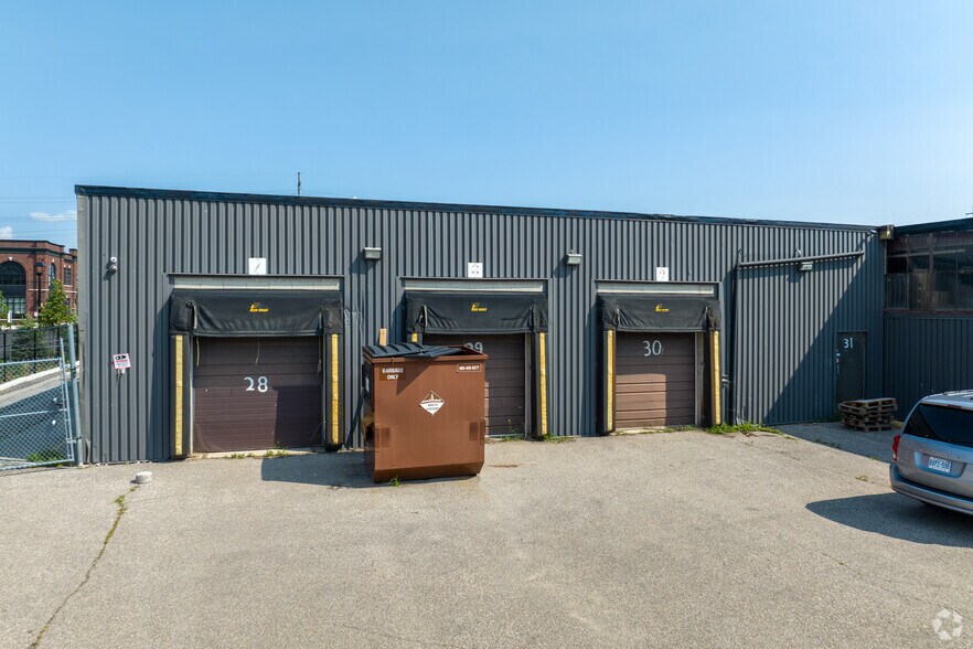 80 Jutland Rd, Toronto, ON à louer - Photo du bâtiment - Image 3 de 5