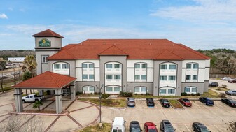 La Quinta Inn & Suites Pearland-Houston South - Motel