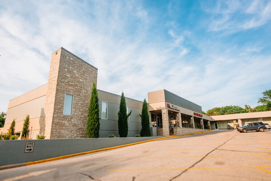 820-836 N 70th St, Lincoln, NE à louer - Photo du bâtiment - Image 2 de 3