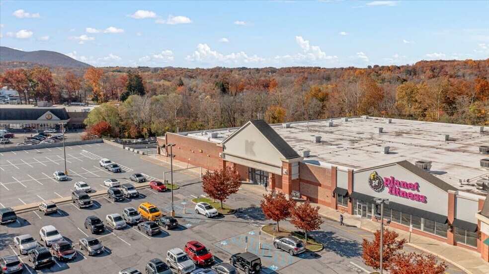 374 Windsor Hwy, Vails Gate, NY à louer - Photo du bâtiment - Image 2 de 27