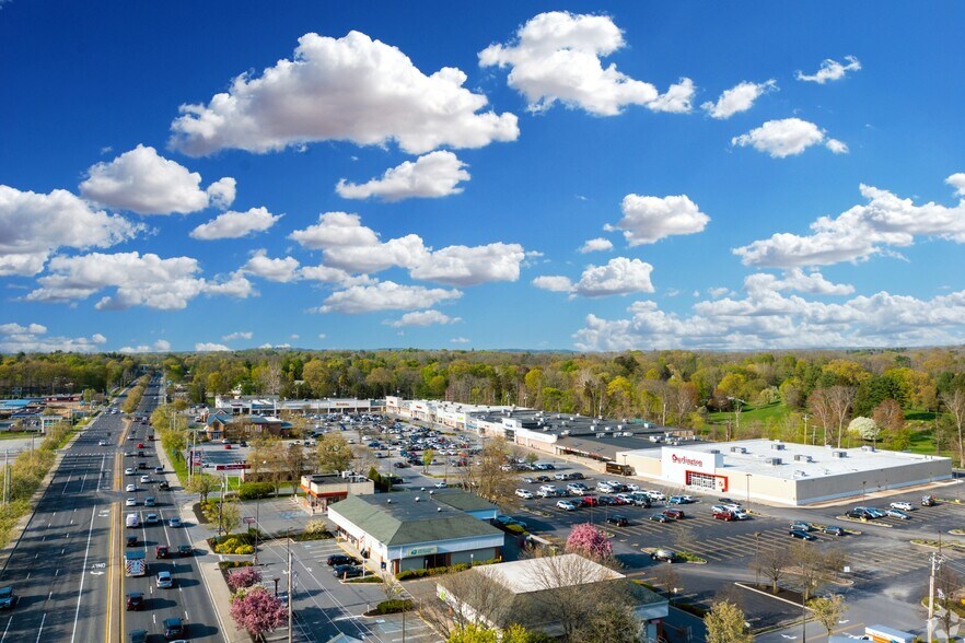 2600 South Rd, Poughkeepsie, NY for lease - Primary Photo - Image 1 of 10