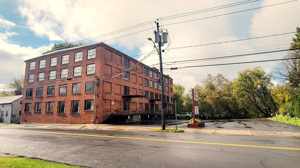 582 Main St, New York Mills, NY for sale - Building Photo - Image 1 of 7