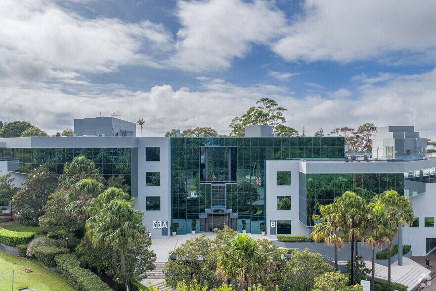 24 Rodborough Rd Rd, Frenchs Forest à louer - Photo du bâtiment - Image 2 de 8