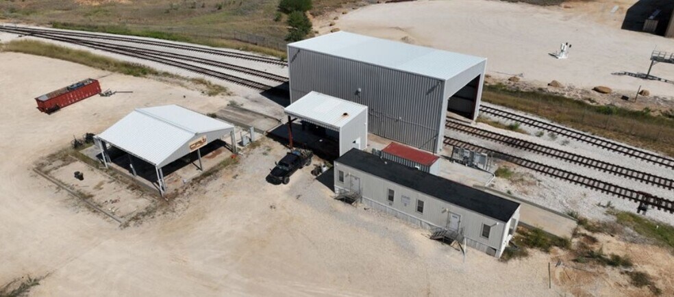 16492 Old Corpus Christi Rd, Elmendorf, TX à louer - Photo du bâtiment - Image 3 de 9