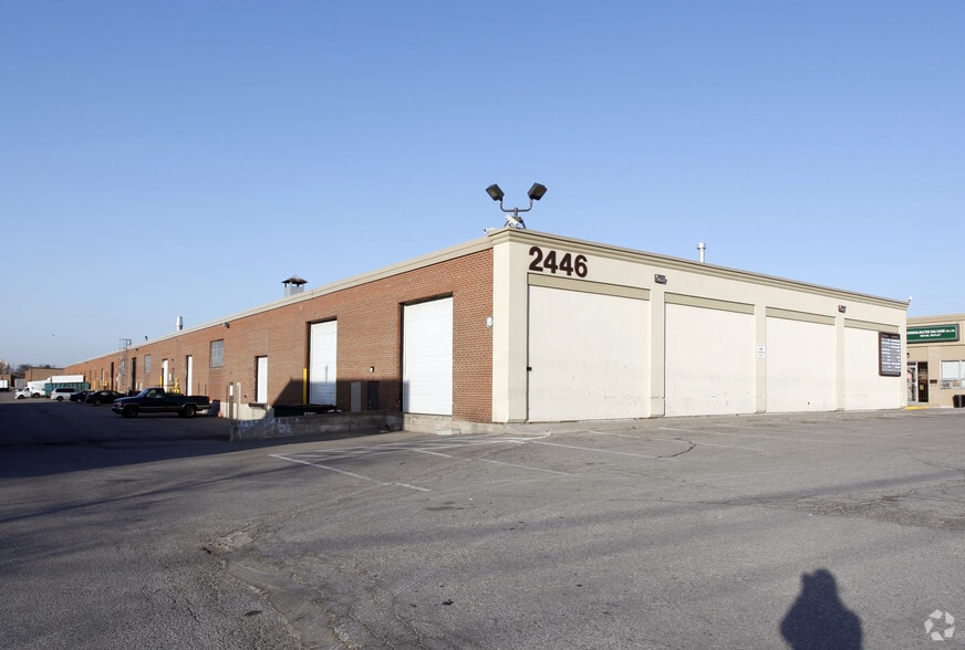 2446 Cawthra Rd, Mississauga, ON à louer - Photo du bâtiment - Image 2 de 12