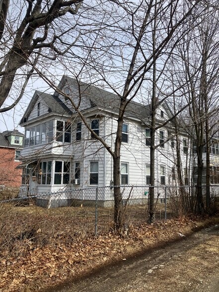 24 Glenwood Ave, Pittsfield, MA for sale - Primary Photo - Image 1 of 9
