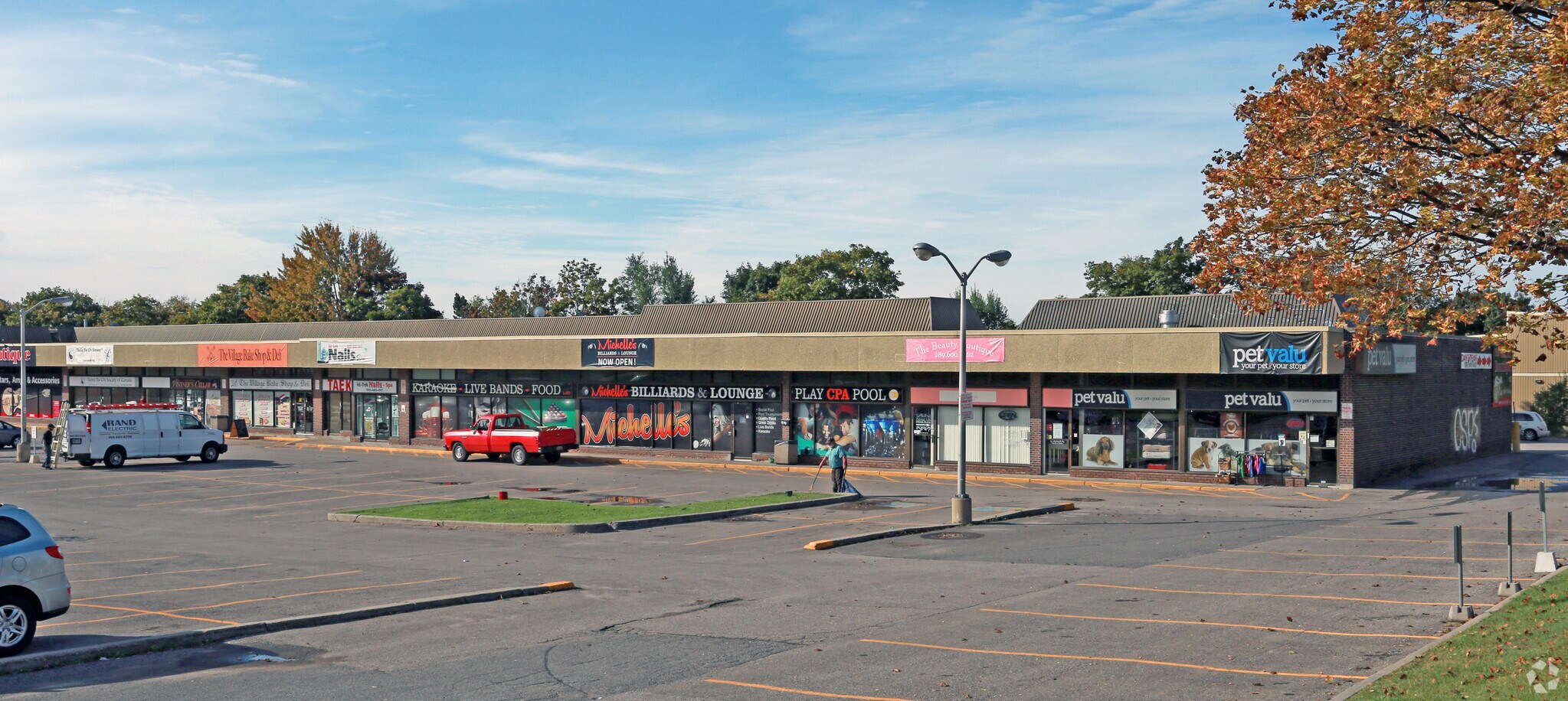 601 Dundas St W, Whitby, ON for sale Primary Photo- Image 1 of 1