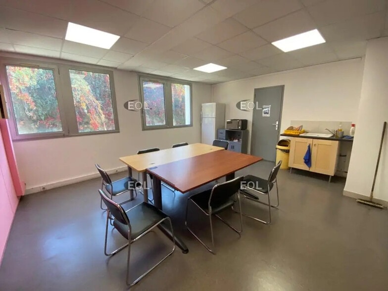 Office in Marseille for lease - Interior Photo - Image 3 of 6