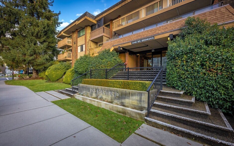 1240 St Georges St, North Vancouver, BC à vendre - Photo du bâtiment - Image 2 de 10