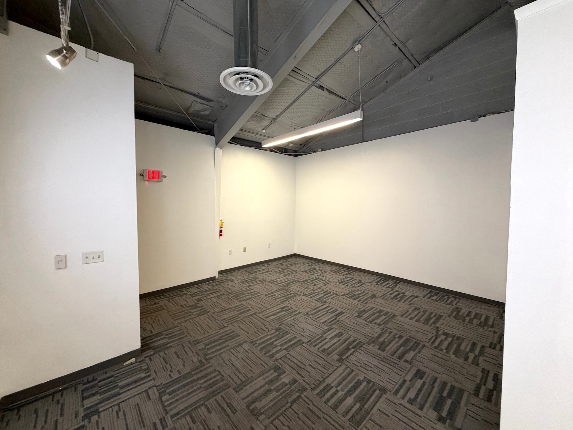 211 N Florence St, El Paso, TX à louer Photo intérieure- Image 1 de 13