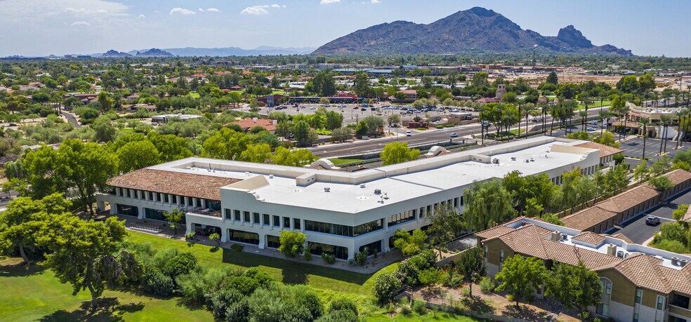 7001 N Scottsdale Rd, Scottsdale, AZ à louer - Photo du bâtiment - Image 3 de 5