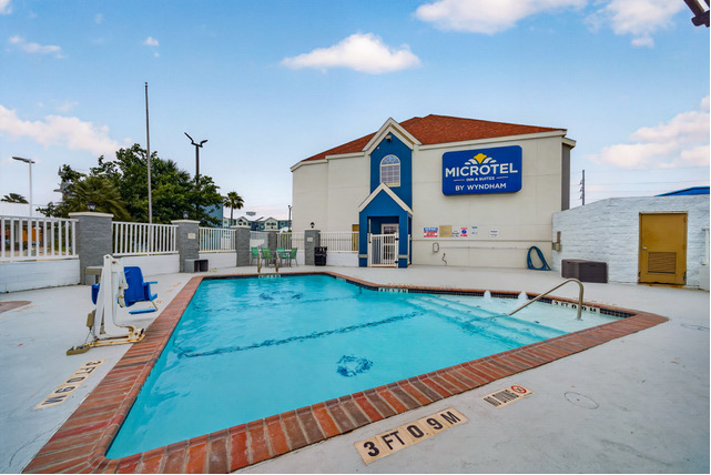 355 E Goodnight Ave, Aransas Pass, TX à vendre - Photo du bâtiment - Image 2 de 24