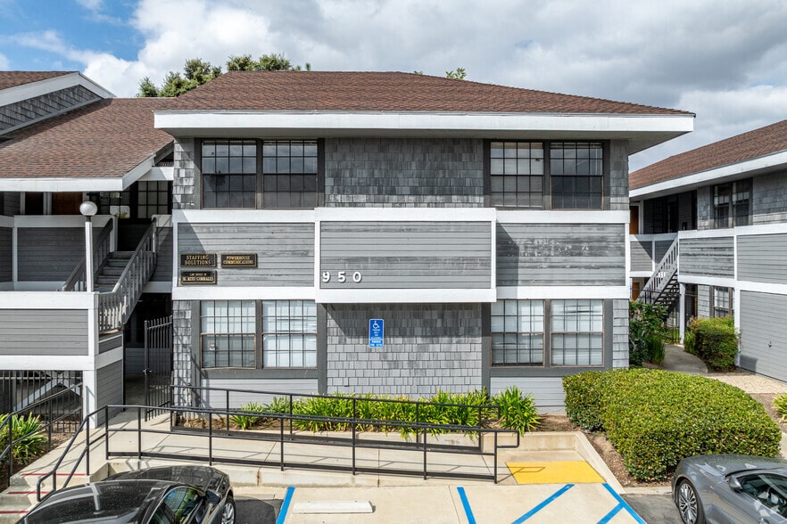 960 W 17th St, Santa Ana, CA for sale - Building Photo - Image 2 of 6