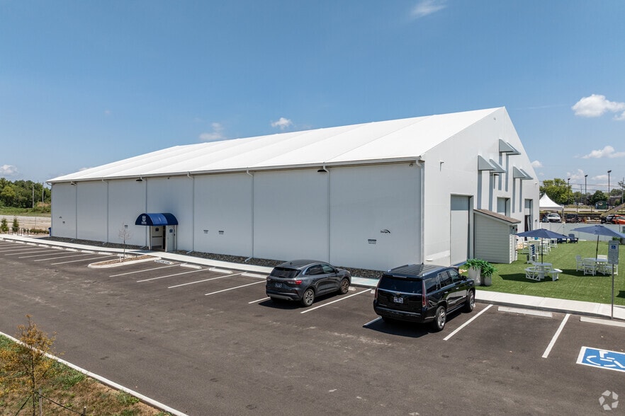 10001 Kingston Pike, Knoxville, TN for lease - Primary Photo - Image 1 of 6