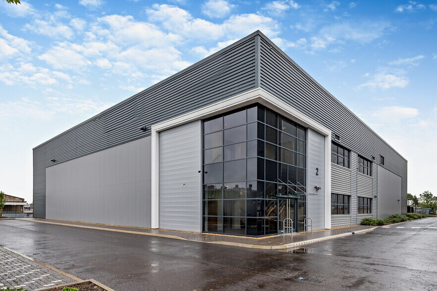 M21 Third Av, Milton Keynes à louer - Photo du bâtiment - Image 3 de 14