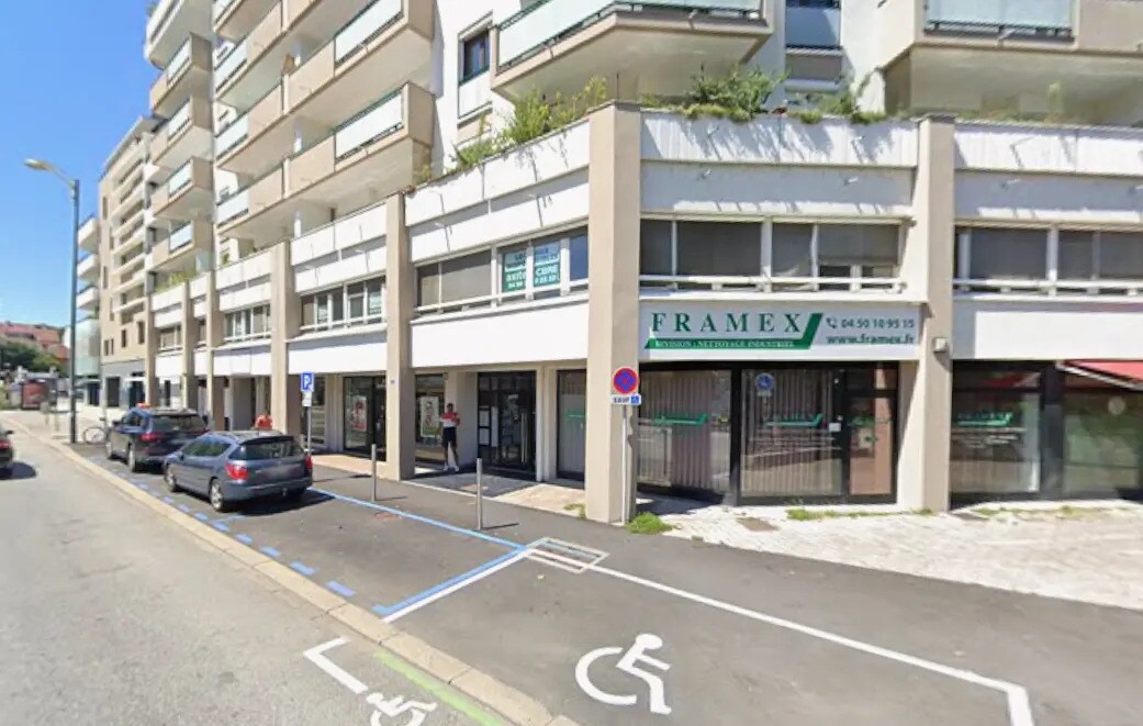 2 Avenue Du Pont Neuf, Annecy for lease Primary Photo- Image 1 of 2