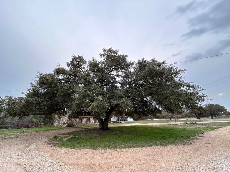 123 Rocky Rd, Hye, TX à vendre - Photo du bâtiment - Image 2 de 54