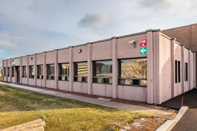 Plus de détails pour 1400 Rte Transcanadienne, Dorval, QC - Industriel à louer