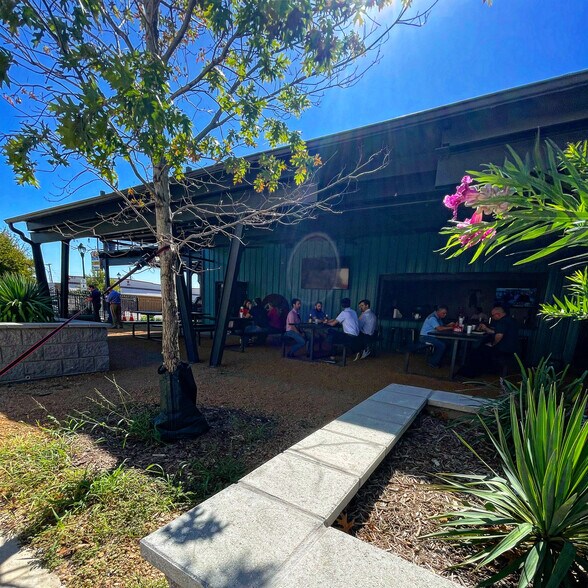 1012 S Main St, Fort Worth, TX à vendre - Photo du bâtiment - Image 3 de 15