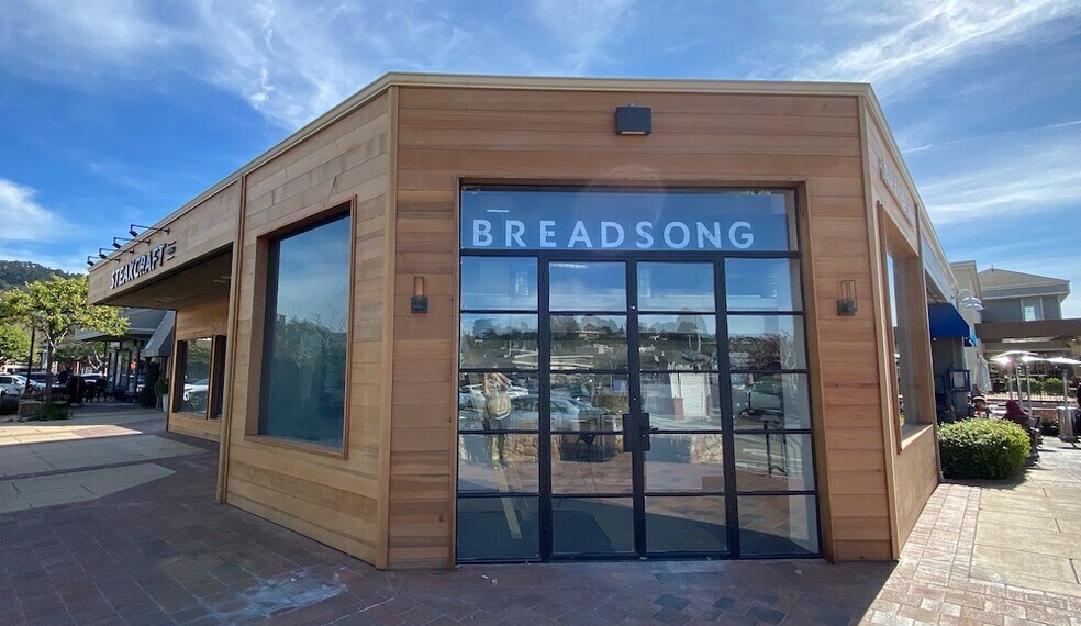 243 Crossroads Blvd, Carmel, CA à louer - Photo du bâtiment - Image 3 de 8