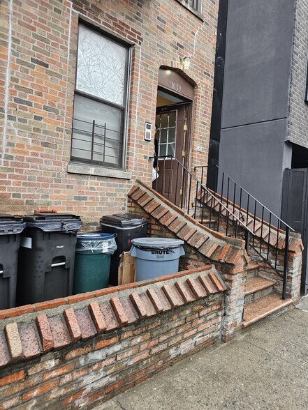 16-59 Summerfield St, Ridgewood, NY à vendre - Photo du bâtiment - Image 3 de 11
