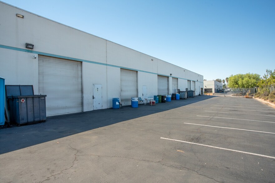 1370 Armorlite Dr, San Marcos, CA à vendre - Photo du bâtiment - Image 2 de 7