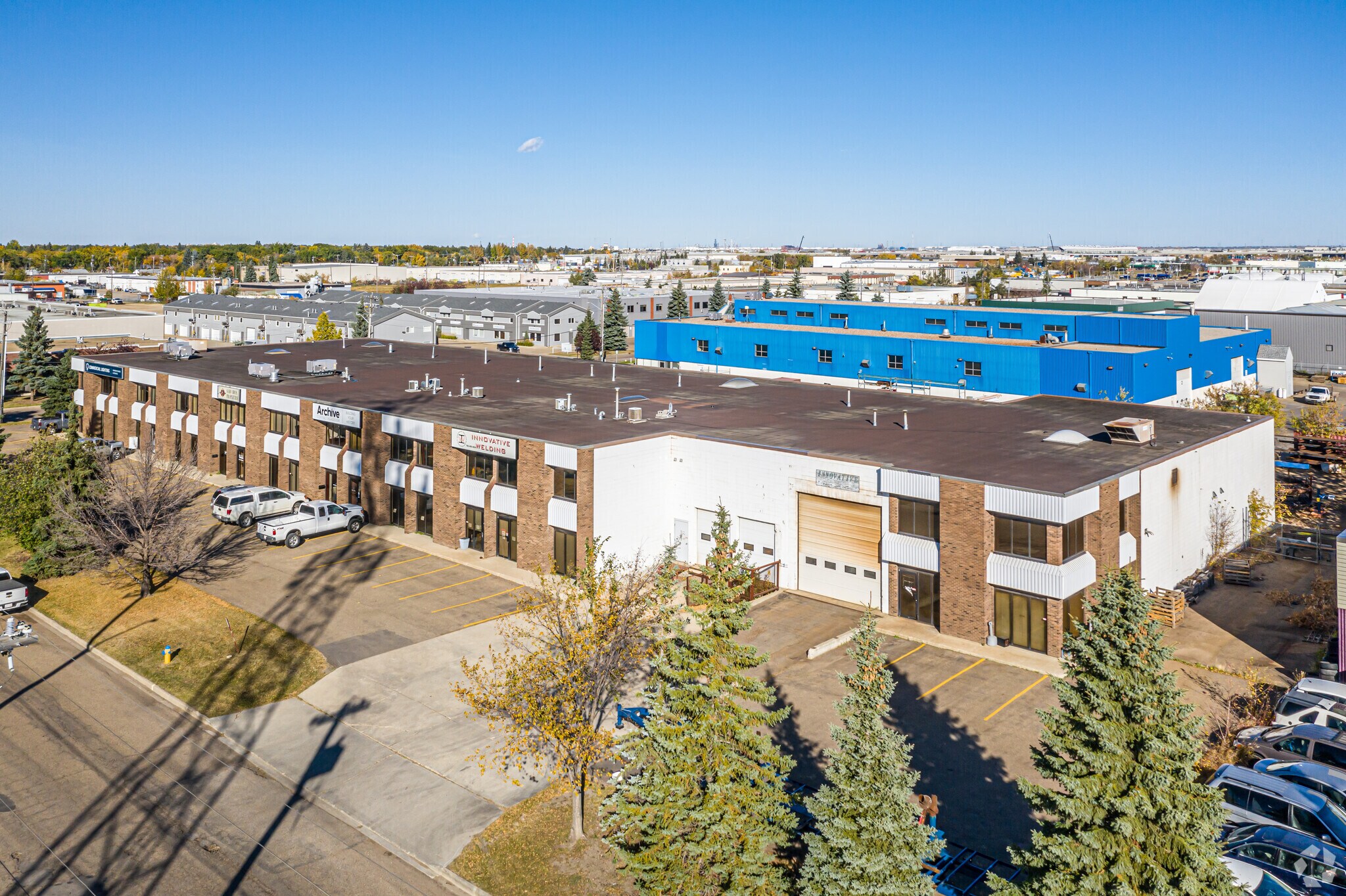 5905-5919 90 St NW, Edmonton, AB à vendre Photo principale- Image 1 de 1