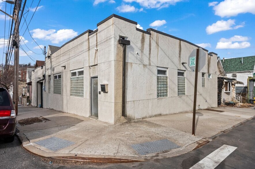 85 Tompkins St, Staten Island, NY à vendre - Photo du bâtiment - Image 2 de 16