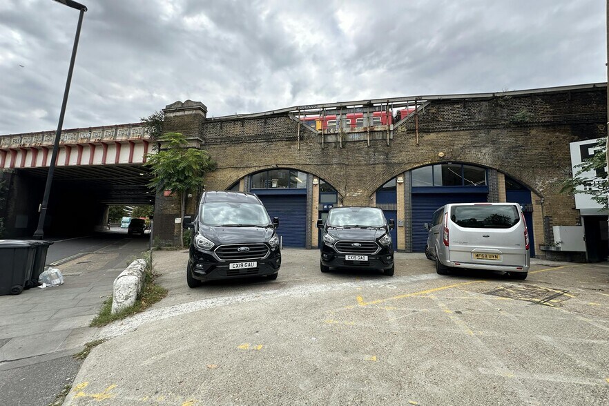 Hercules Rd, Londres à louer - Photo du bâtiment - Image 2 de 3