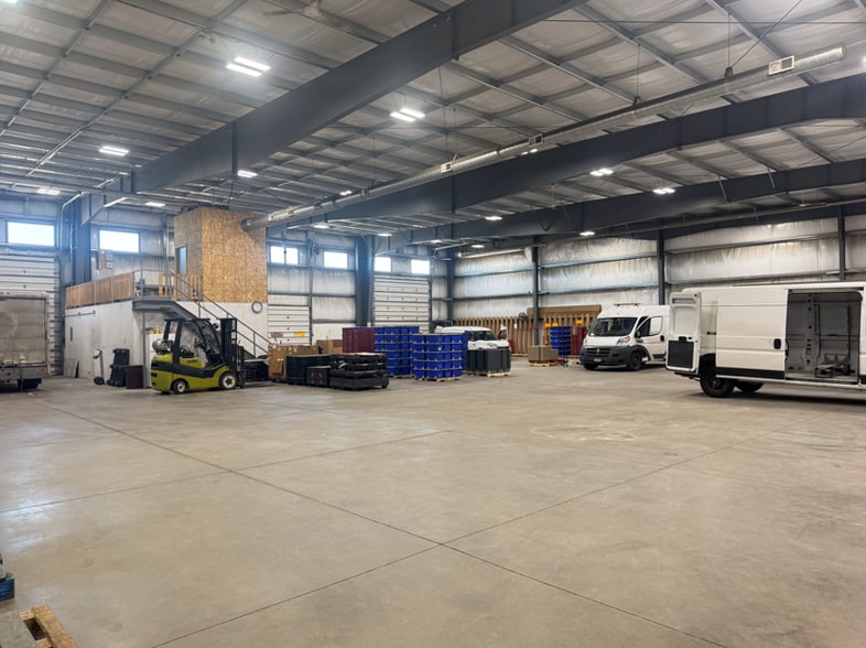 600 Industrial St, Saint Peter, MN for lease - Building Photo - Image 3 of 8