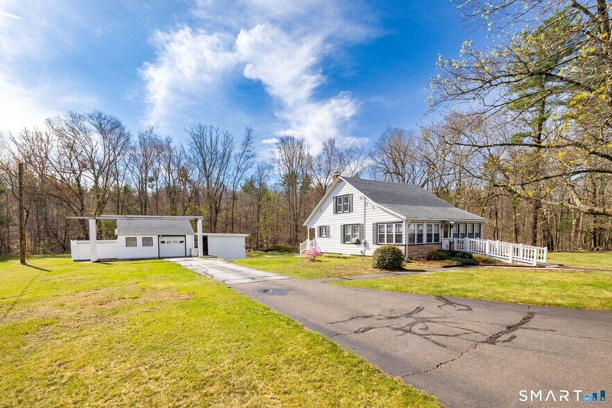 203 Willimantic Rd, Chaplin, CT à vendre - Photo du bâtiment - Image 2 de 39