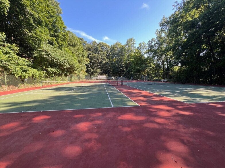 202 W Hartsdale Ave, Hartsdale, NY à vendre - Photo du bâtiment - Image 3 de 23