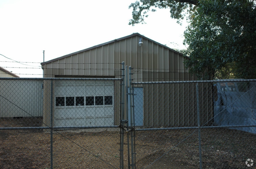 1100-1104 Rock Island St, Dallas, TX for lease - Building Photo - Image 3 of 3