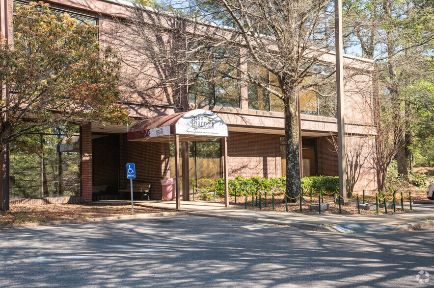 924 Montclair Rd, Birmingham, AL à louer - Photo du bâtiment - Image 2 de 5
