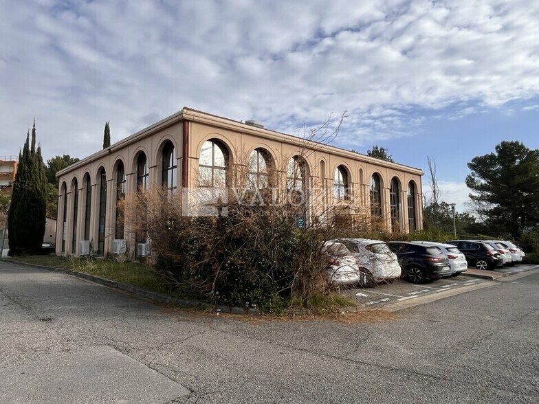Bureau dans Aix-en-Provence à louer - Photo du bâtiment - Image 1 de 13