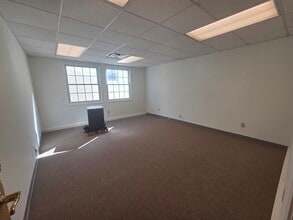 1076 Main St, Fishkill, NY for lease Interior Photo- Image 1 of 3